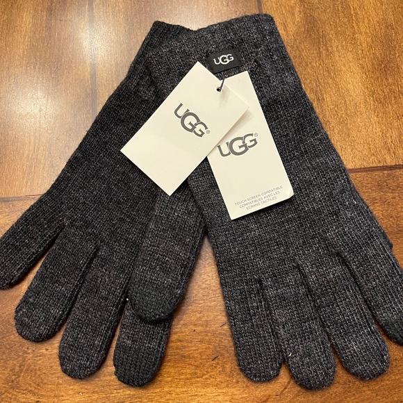 UGG Other - 🎉HOST PICK🎉 UGG TECH GLOVES ONE SIZE UNISEX! NWT
